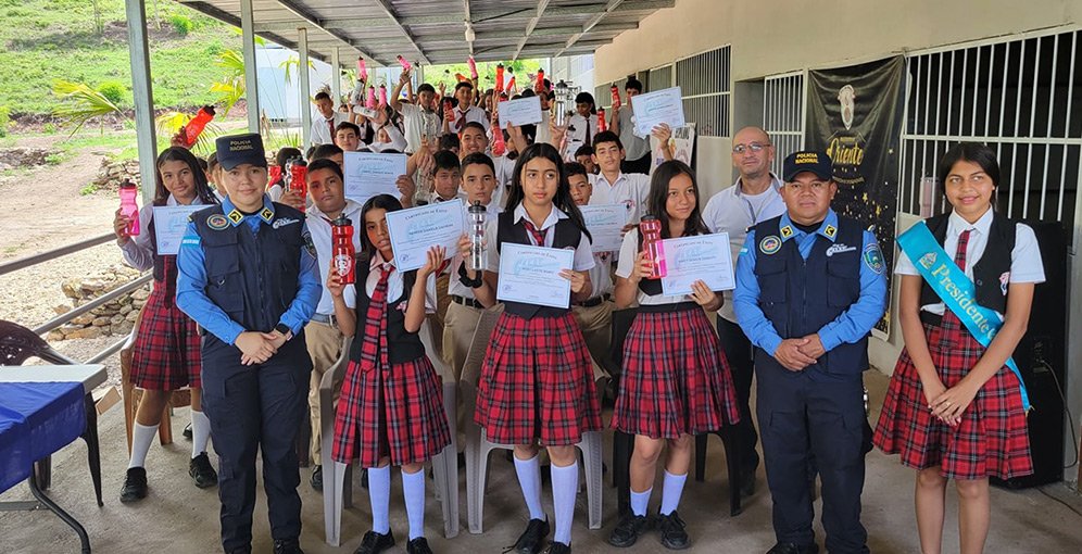Policía Nacional concluye capacitación del programa GREAT con 120 estudiantes en Catacamas 1 catacamas 1 1