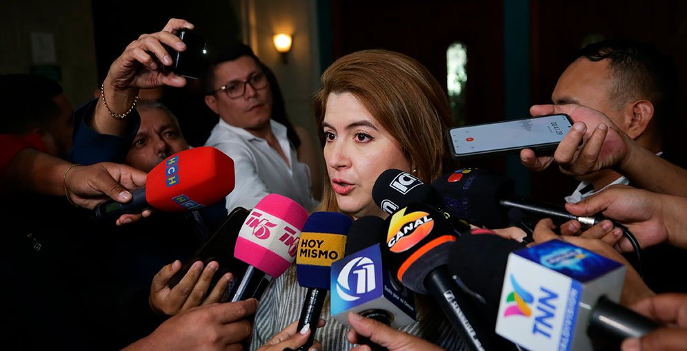 Cossette López denuncia interceptación de correos y ambiente hostil dentro del CNE 1 cossette lopez denuncia que hasta los correos le interceptan en el cne