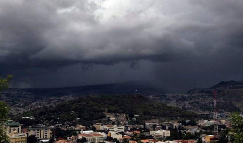 Onda tropical provocará intensas lluvias y tormentas eléctricas este sábado en Honduras 1 lluvias honduras