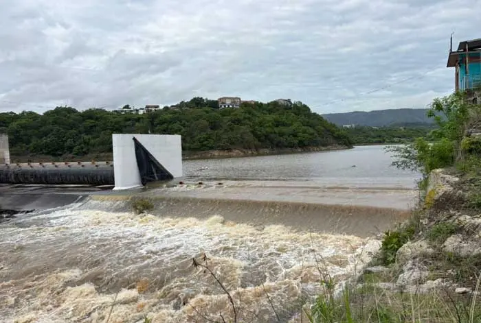 Represa Los Laureles llega a su límite por lluvias intensas 1 los laureles.jpg