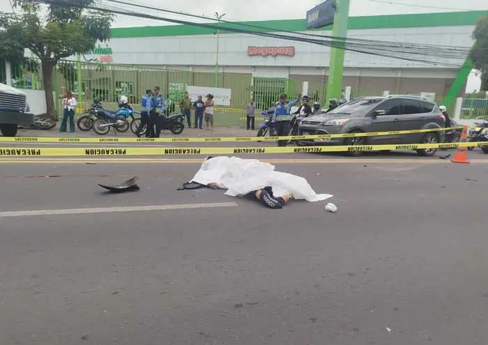 Joven pierde la vida en accidente de motocicleta en la Calle de Los Alcaldes, Tegucigalpa 1 motociclista.jpg