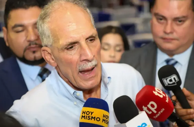 Nasry "Tito" Asfura acusa a Libre de socavar autonomía del CNE 5 nasry asfura 040625g.jpg