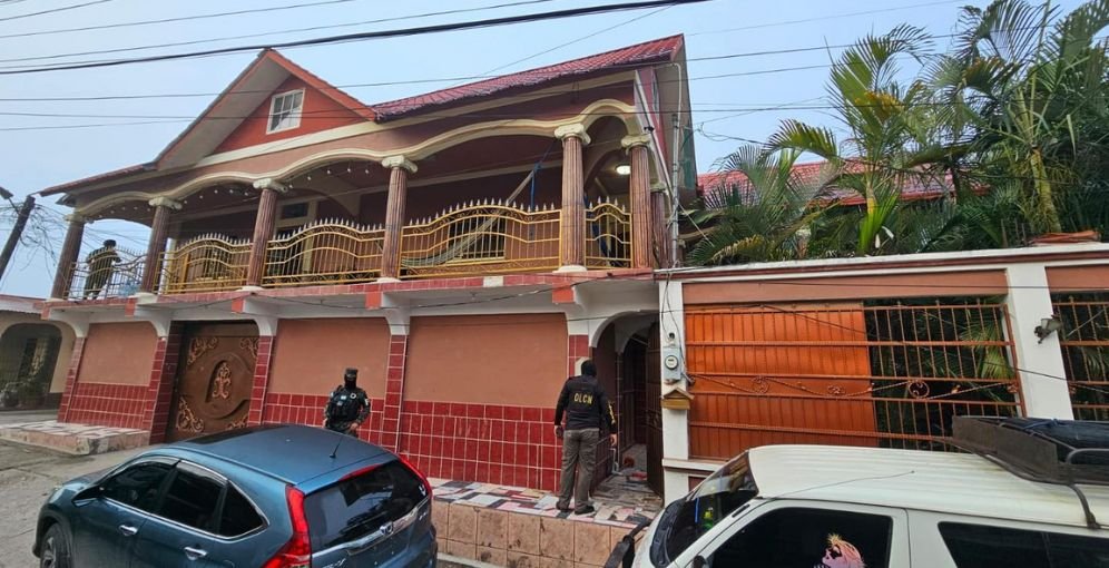 Allanamientos del MP desmantelan propiedades vinculadas al narcotráfico en occidente de Honduras 1 policial 2