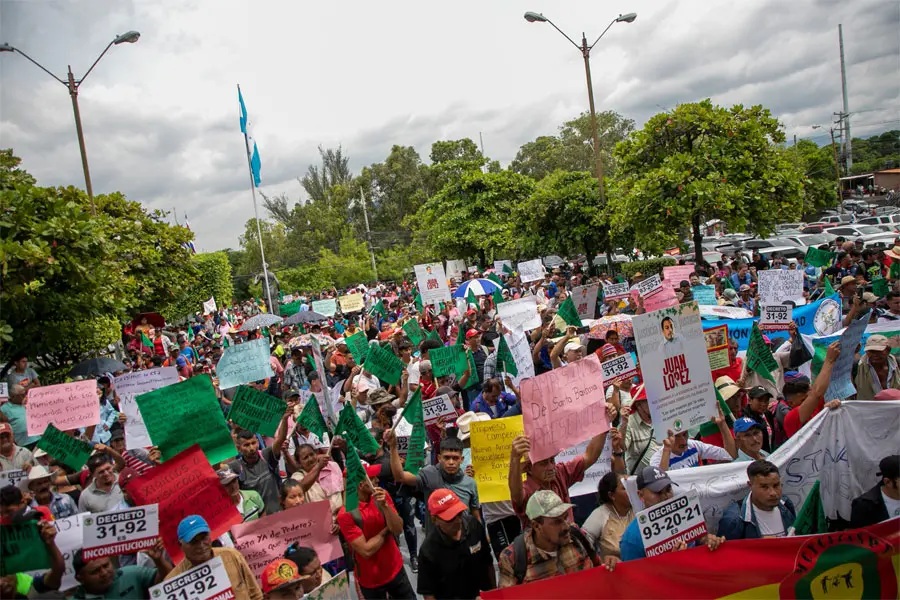 Productores salen a las calles con maquinaria en protesta por abandono del gobierno 1 productores protesta.jpg