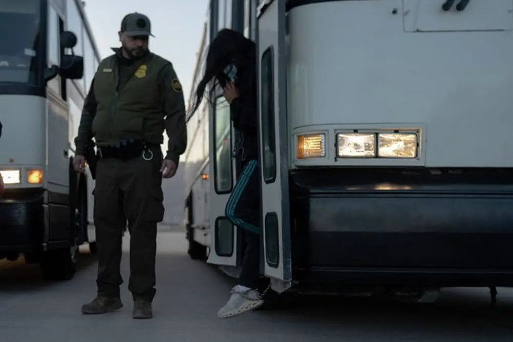 Protestas y decenas de arrestos tras operativos migratorios en Los Ángeles 1 redadas.jpg