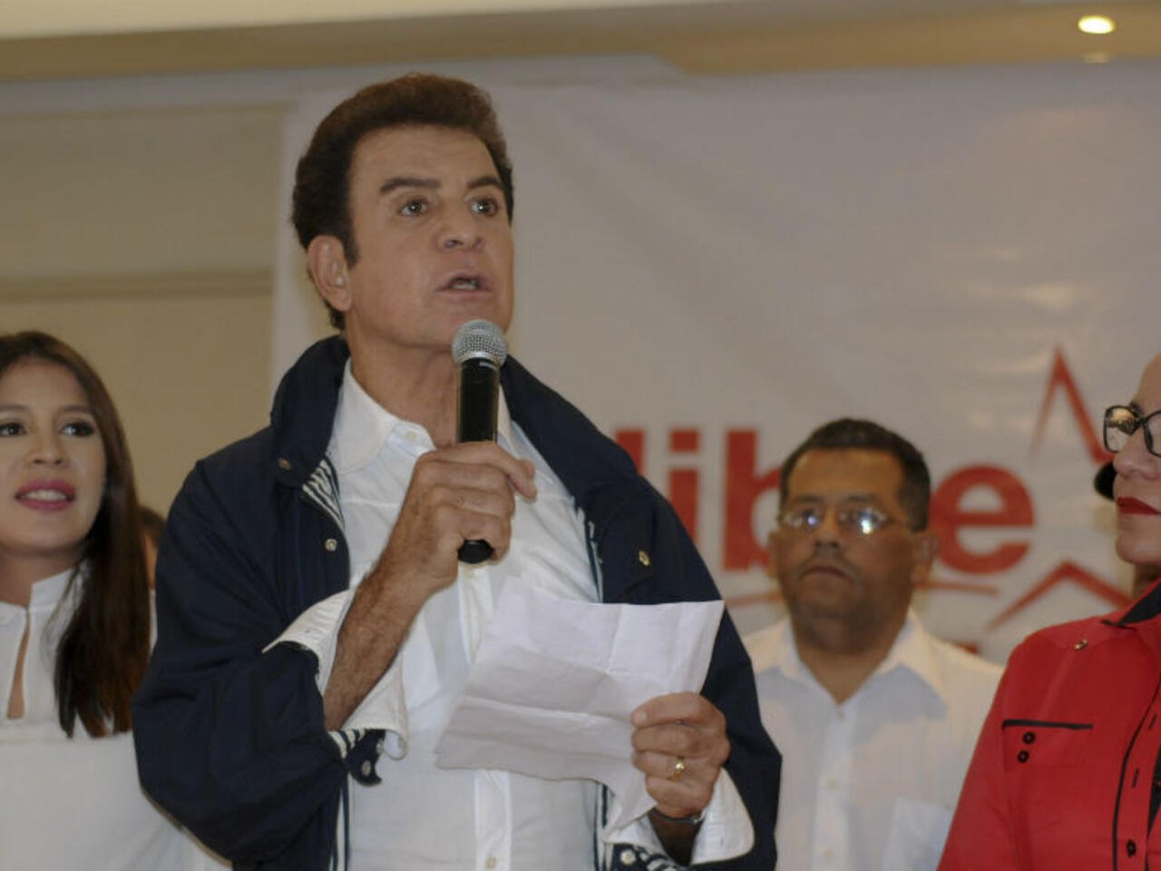 Nasralla se declara “todo terreno” y asegura que el Partido Liberal va al alza 1 salvador