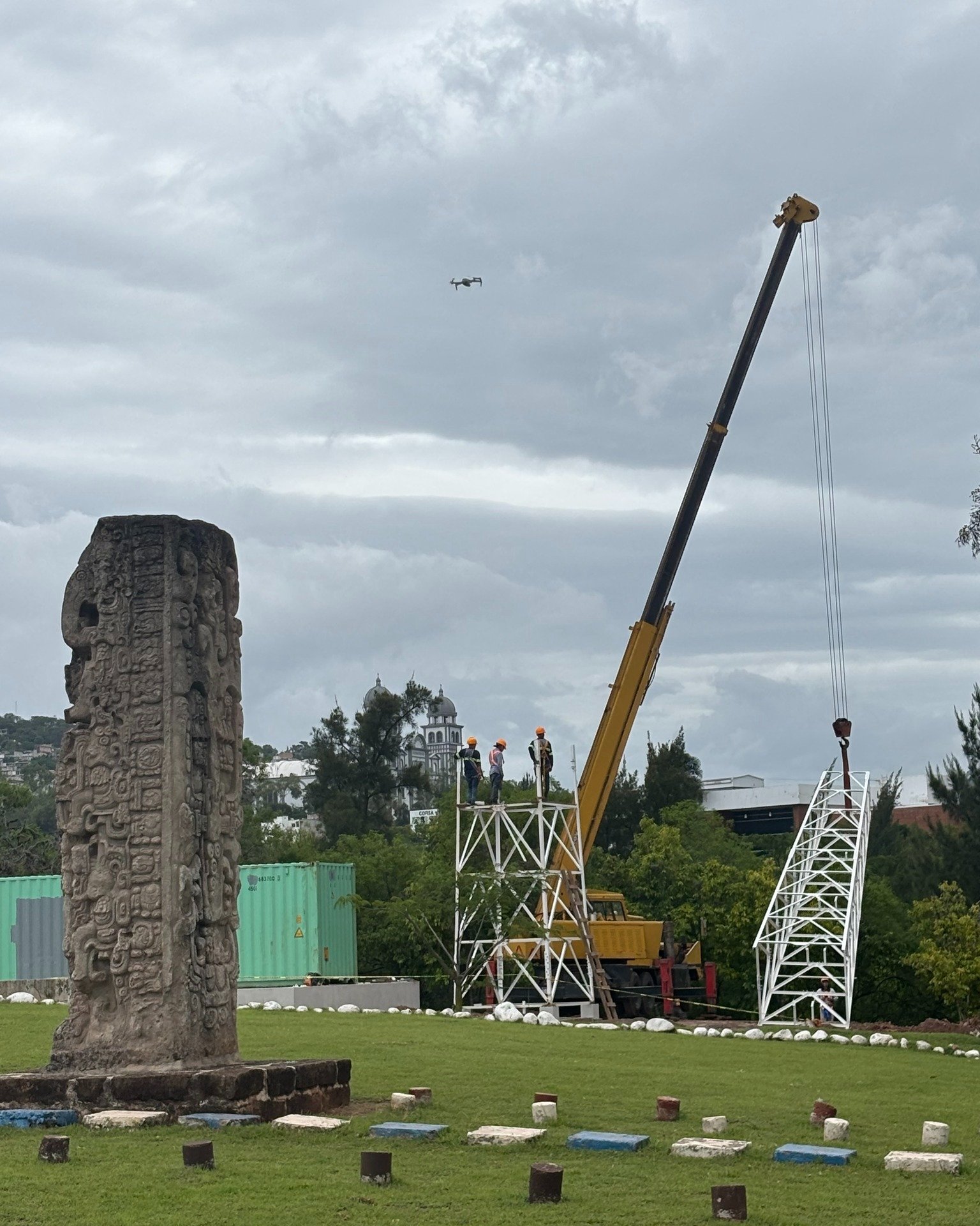 UNAH instala antena que captará datos del Satélite Morazán, el primero de Honduras 1 516854995 1355335519256424 4918320798699908184 n