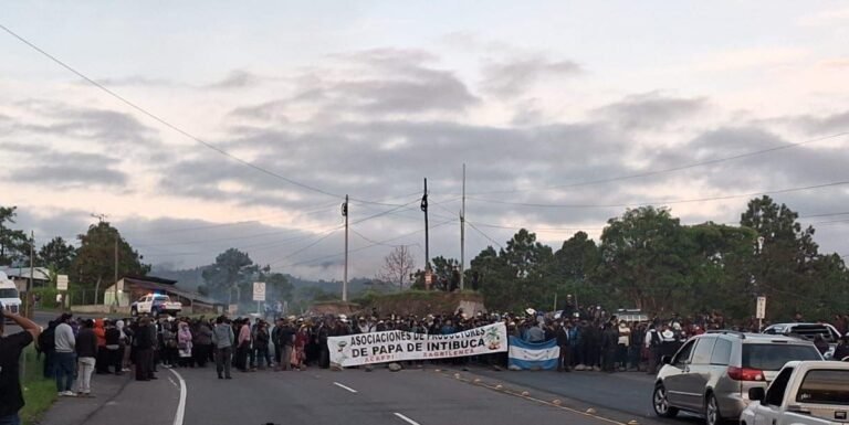 Agricultores de Intibucá bloquean carretera en Siguatepeque por crisis en precio de la papa 24 518373882 122140141508702154 2502496056039503864 n