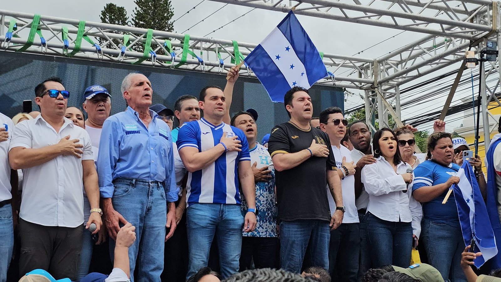 Miles marcharon por Honduras y advierten al Gobierno que el voto se respeta 3 524331065 1270178227837784 3013009114522848379 n