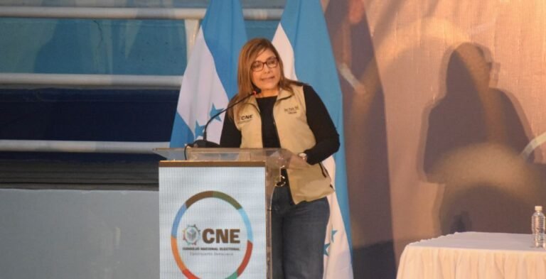 Ana Paola Hall condena sabotaje al CNE: «No es aceptable que por la fuerza se impida un acto público» 9 Ana Paola Hall 1 1