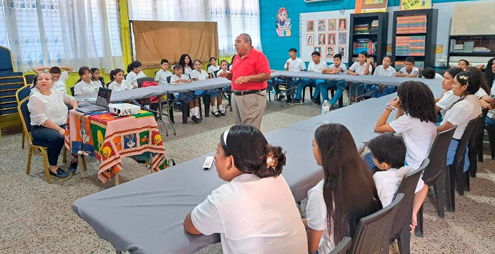 Capacitan a estudiantes de Choluteca en planes de contingencia ante emergencias 1 Capacitan alumnos