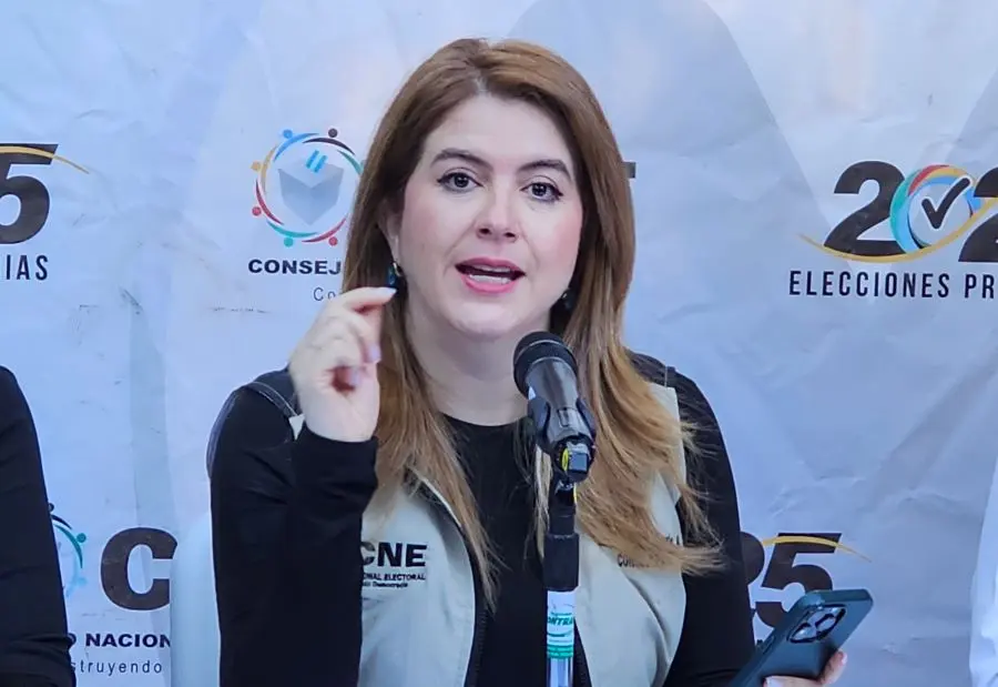 Cossette López: “El problema es uno y es claro: no quieren verificación” 1 Cossette Lopez 10 marzo.jpg