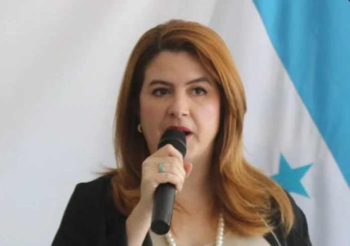 Cossette López asegura elecciones pese a crisis: “Estoy serena, la tormenta pasará” 1 Cossette Lopez 16 07 25