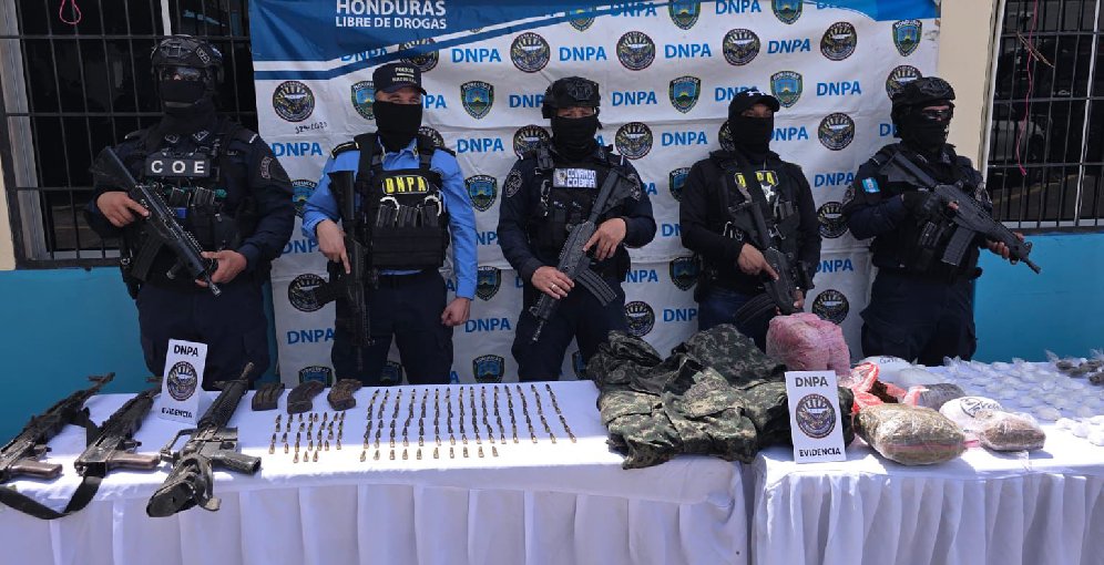 Golpe al crimen organizado: decomisan fusiles, droga e indumentaria militar en Yoro 1 Decomisan fusiles de guerra droga e indumentaria militar en El Progreso La Tribuna