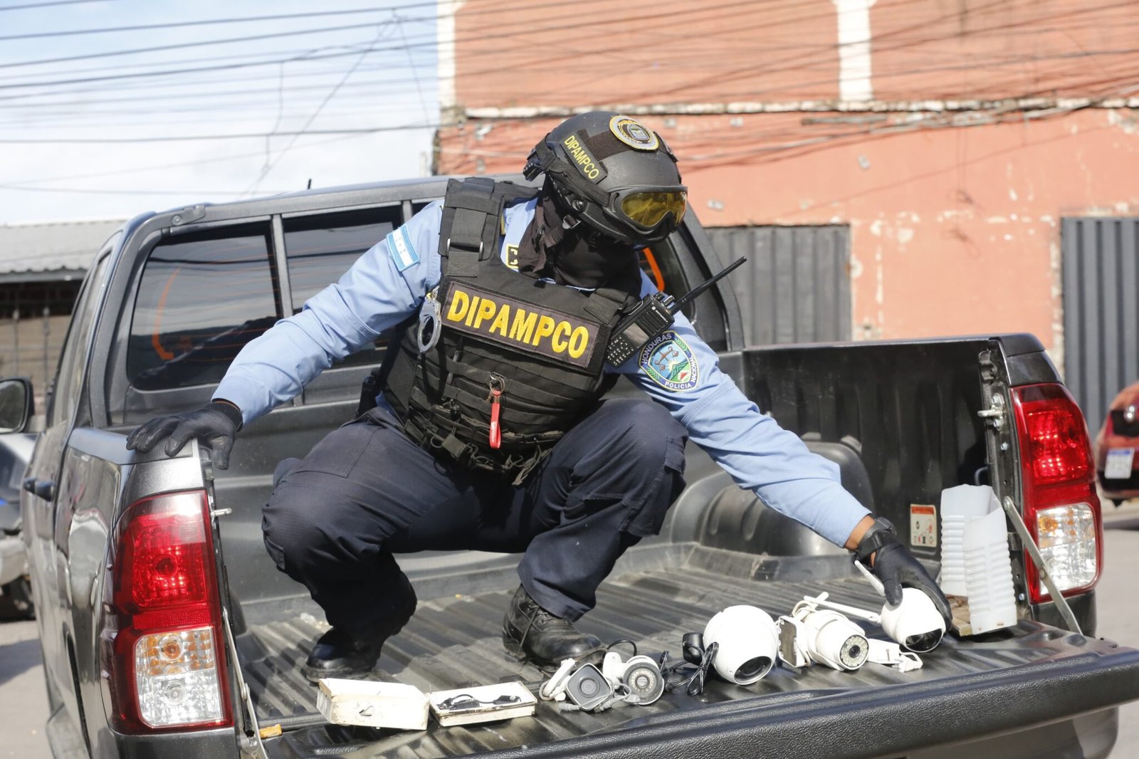 DIPAMPCO desactiva red de cámaras instaladas por criminales en barrios de Comayagüela 1 Desmantelan red de camaras de vigilancia instaladas por grupos criminales 2048x1365 1