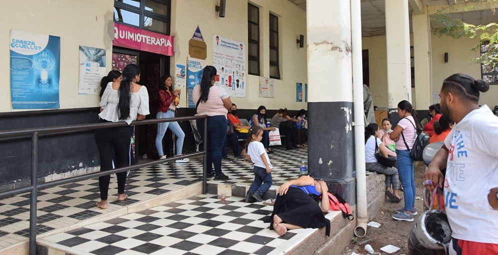 Asociaciones de pacientes denuncian alarmante escasez de medicamentos en hospitales públicos 1 ENFERMOS 1