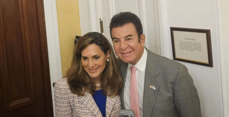 Nasralla y Maria Elvira Salazar