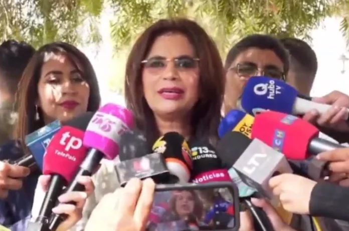 Rixi Moncada defiende a Libre y dice no conocer videos que lo salpiquen 1 Rixi Moncada prensa