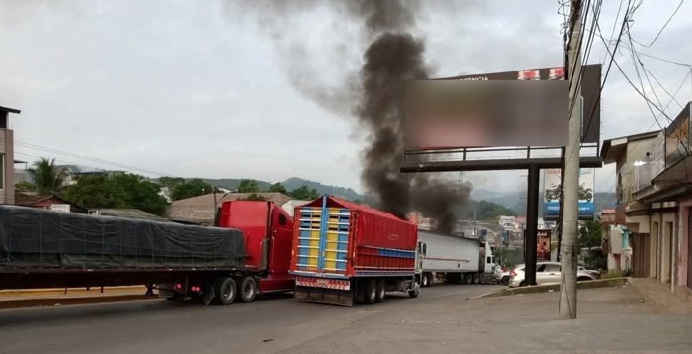 Bloqueo en la CA-4: Inversionistas de Koriun exigen devolución de su dinero 1 Socios de Koriun bloquean carretera en Copan La Tribuna