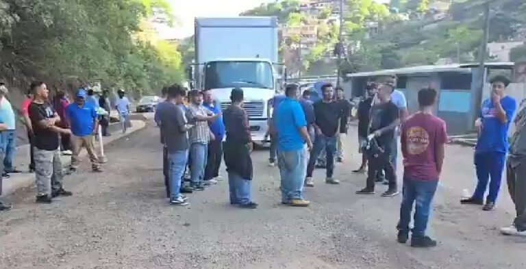 Transportistas bloquean carretera hacia Danli La Tribuna