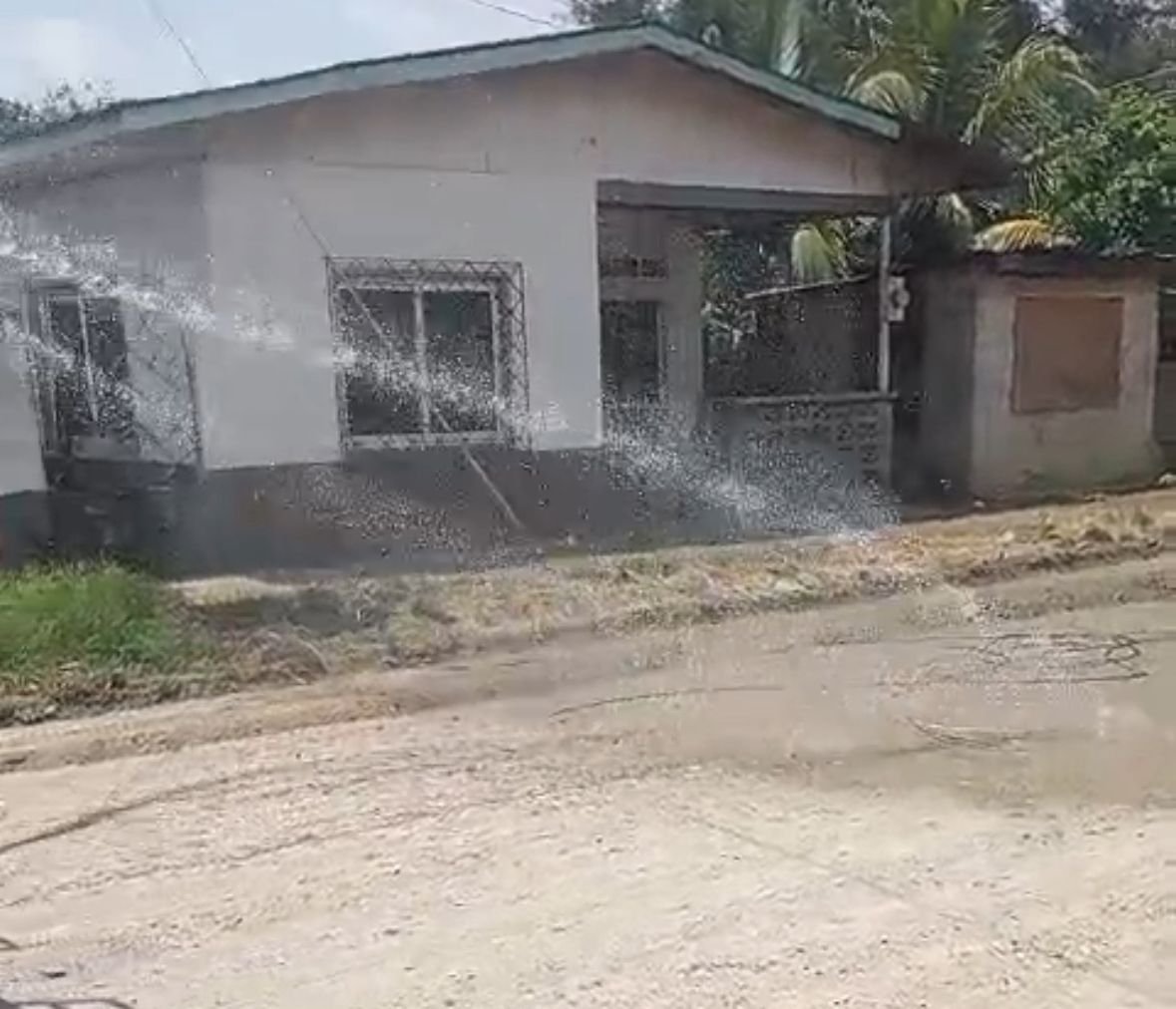 “Papi a la orden” y Junior Burbara trabajan juntos en reparación de calles en San Pedro Sula 3 WhatsApp Image 2025 07 24 at 3.51.29 PM