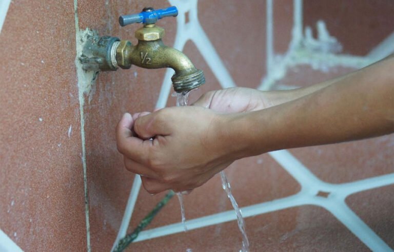 “Aquí no llega ni una gota” Vecinos de El Chile sobreviven sin agua en pleno 2025 1 agua potable