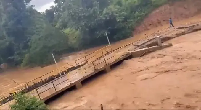 Caja Puente recién inaugurado colapsa por crecida del río Blanco en Catacamas 1 caja puente 1.jpg