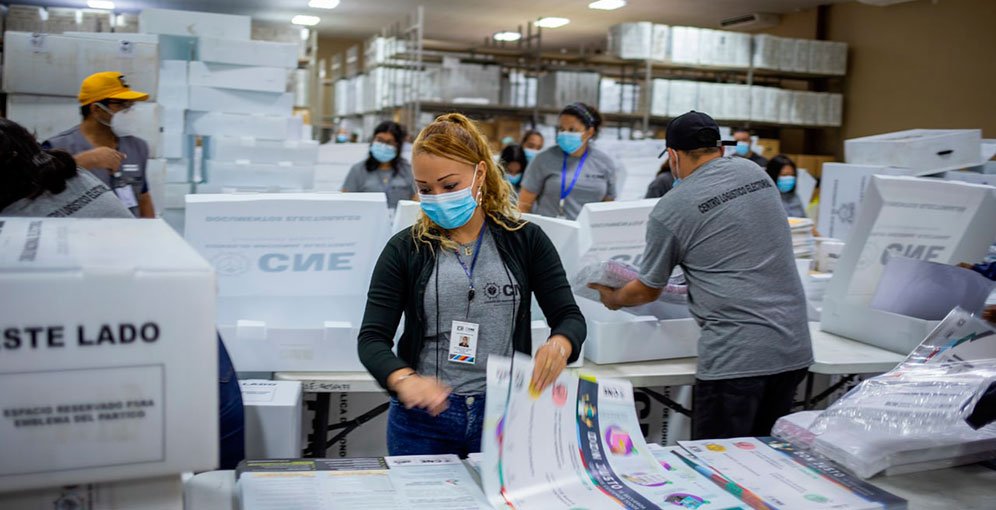 Cossette López acusa sabotaje interno en el CNE por parte de personal ligado a Marlon Ochoa 1 cne urnas