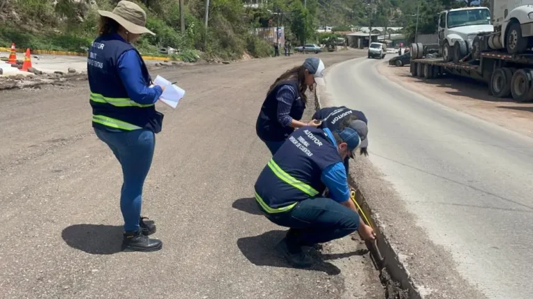 Comienzan obras en la carretera a Trojes tras presión directa de Xiomara Castro 3 danli.jpg