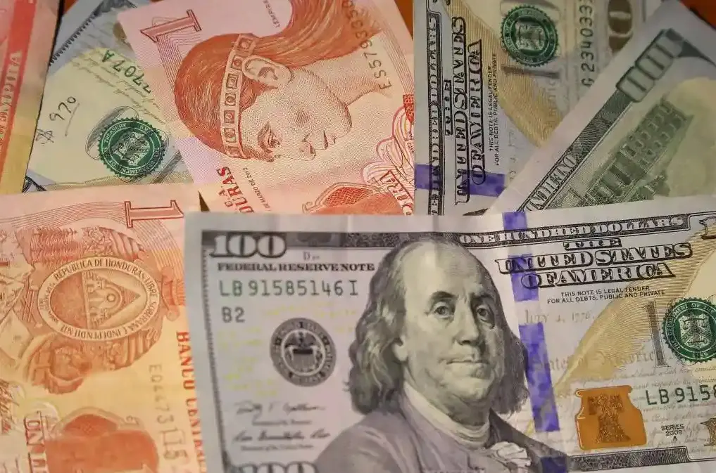 Lempira muestra leve apreciación frente al dólar por alza en reservas internacionales 1 lempiras dolares.jpg