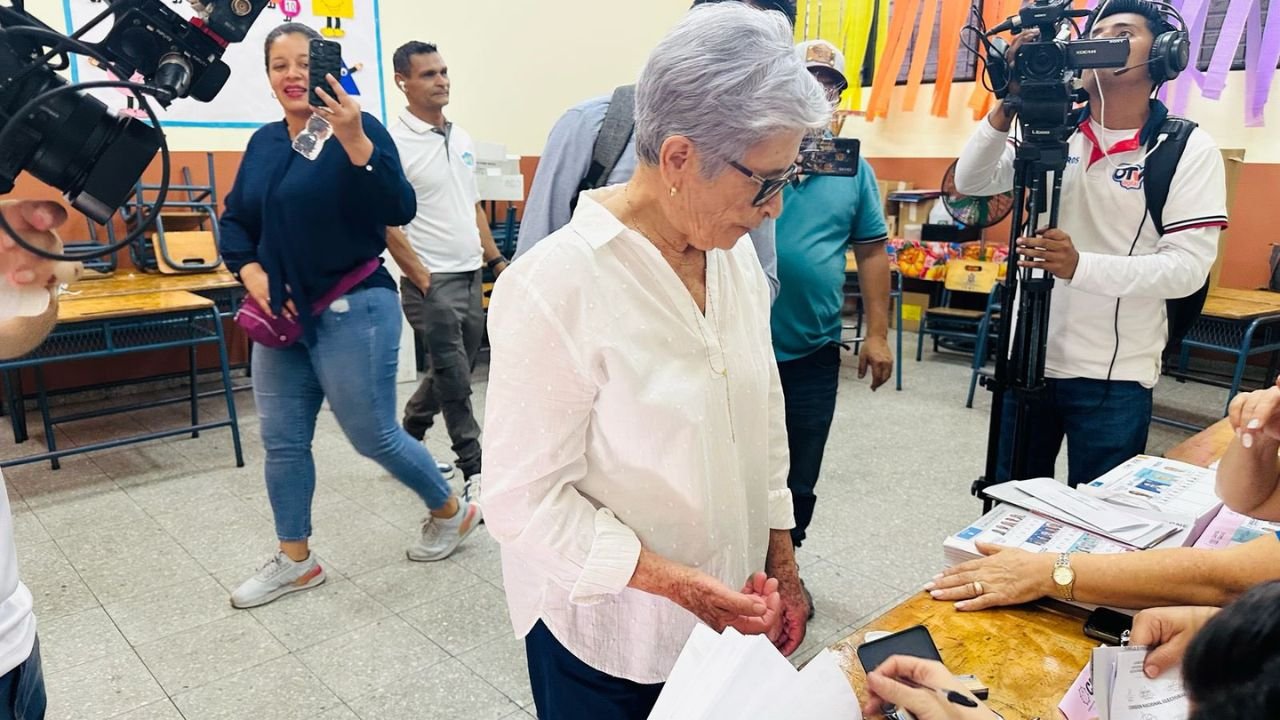 Madre de JOH recupera visa y podrá visitar a sus hijos presos en EE. UU. 1 mama de juan orlando