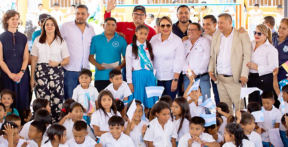 Más de 400 niños inician clases en nueva escuela de San José de Pane, Comayagua 1 mas de 400 menores estrenan escuela gracias a la presidenta castro 1