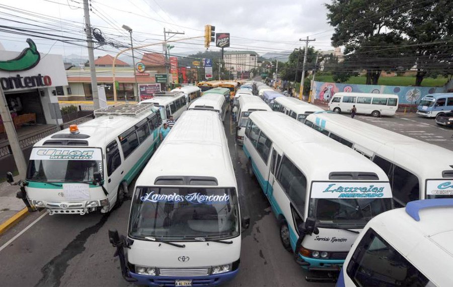 Gremio del transporte anuncia paro por deuda y desinterés del gobierno 1 transporte paro