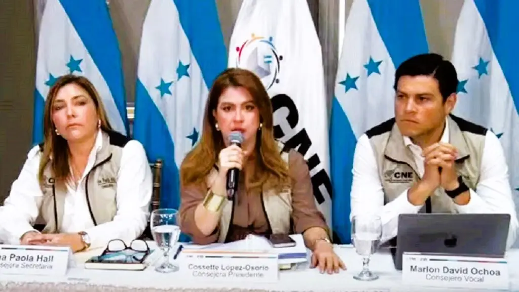 CNE sigue en crisis y su presidenta exige que dejen de meter las manos 1 CNE consejeros.jpg