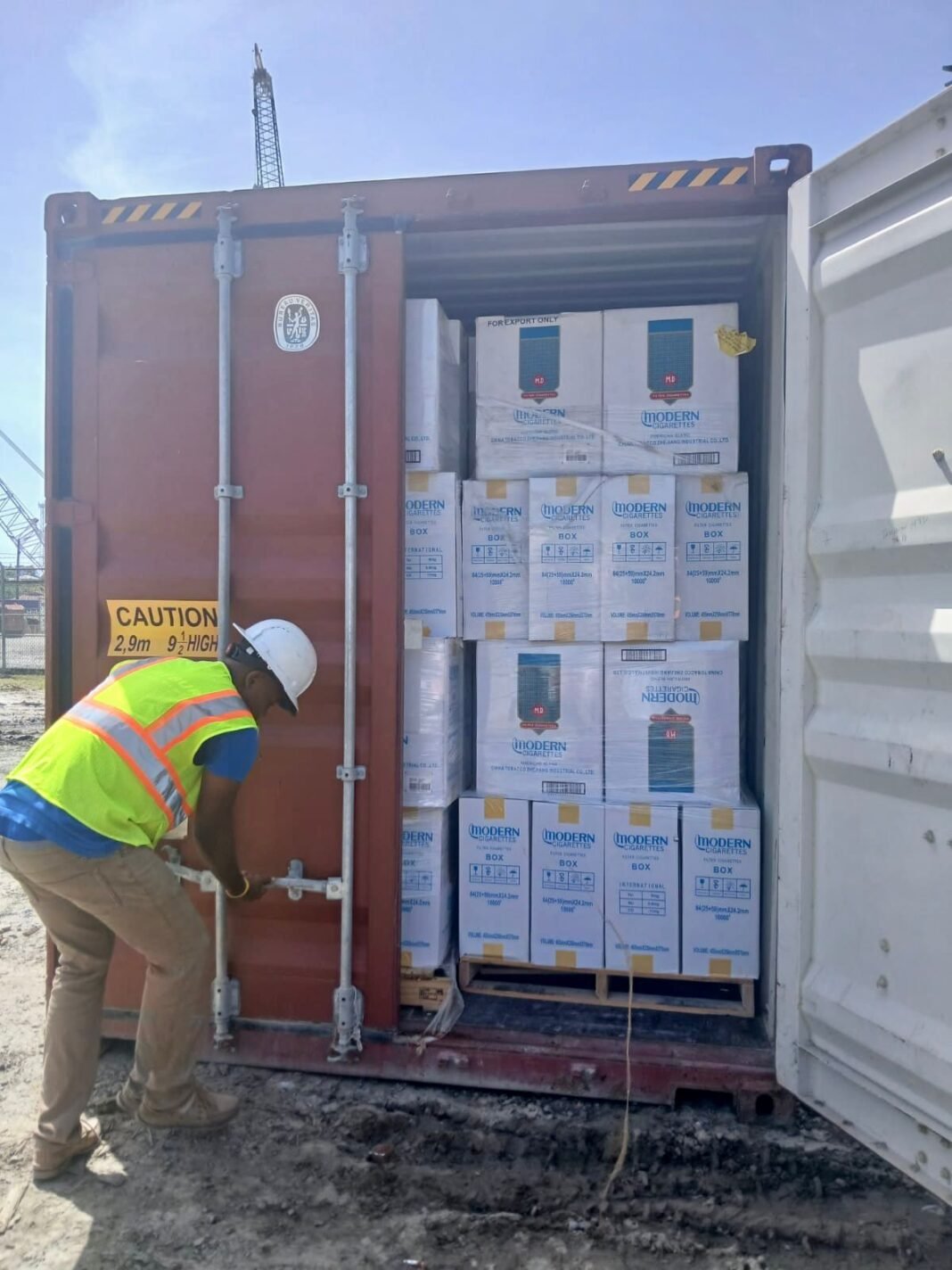 Incautan más de 137 millones de cigarrillos en Roatán 1 Decomisan mas de 137 millones de cigarrillos en Roatan 1 1068x1424 1