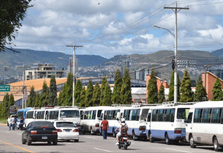 Congreso aprueba bono de 574 millones para frenar alza de pasajes en transporte urbano 1 FotoJet 2025 01 04T152212.286