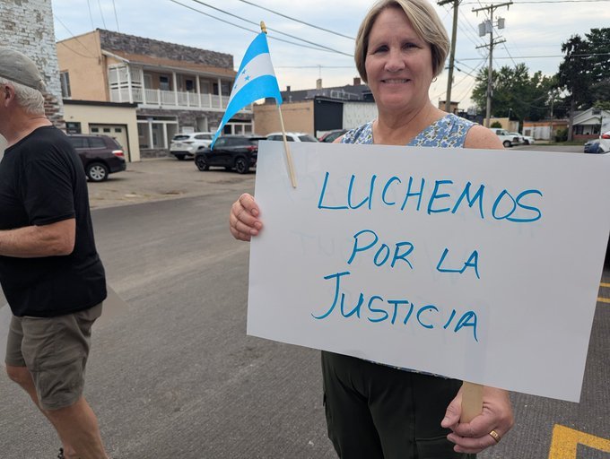 Hondureños en Dallas se suman a caminata por la paz y la democracia 1 GyfMy 1WAAADDaP