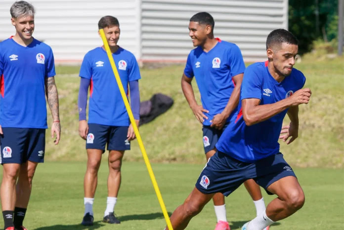 Olimpia y Xelajú se juegan el liderato del Grupo D en la Copa Centroamericana 2025 1 Olimpia 4