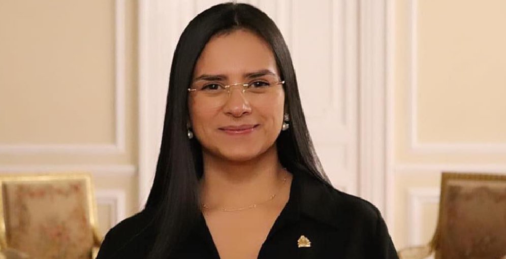 Diputado de Libre denuncia que Isis Cuéllar sigue con poder total en Copán pese al escándalo del video-cheque 1 Partido Libre suspende de todos sus cargos a la diputada Isis Cuellar La Tribuna