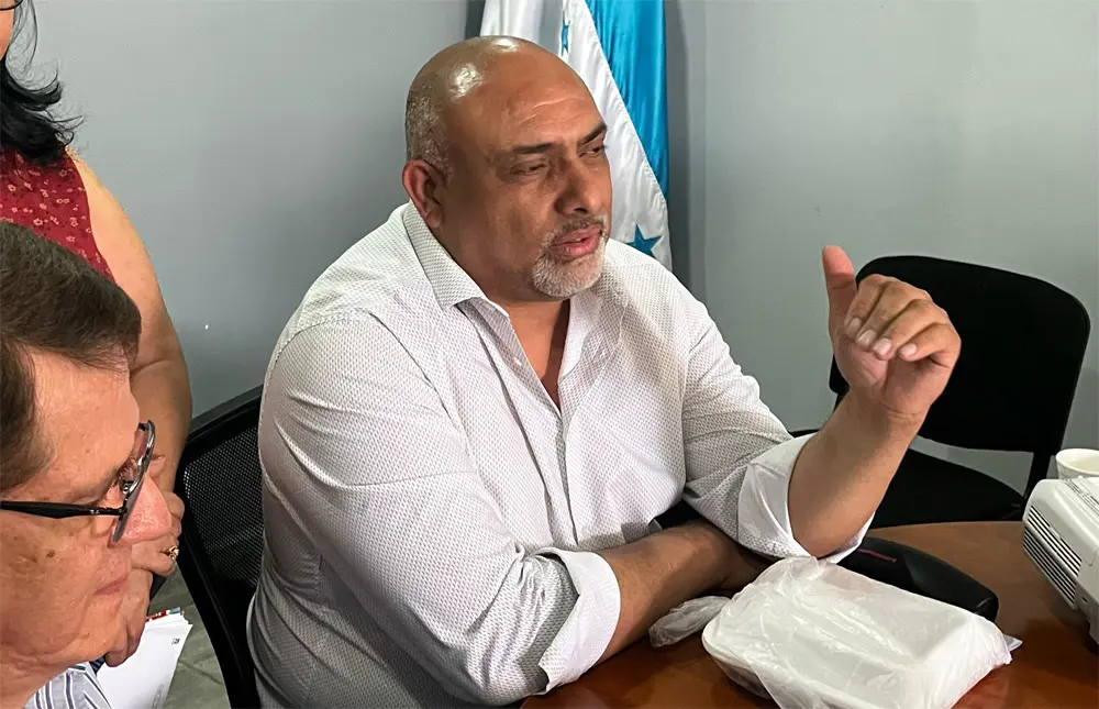 Transportistas suspenden paro en Tegucigalpa tras anuncio de diálogo con el Gobierno 1 Rafael Barahona 150525 1.jpg