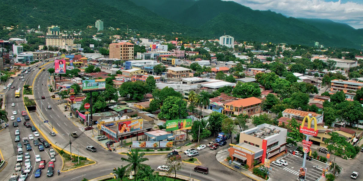 Cierres viales colapsan el centro de San Pedro Sula previo a marcha de Libre 1 San Pedro Sula Aerial View Honduras 05