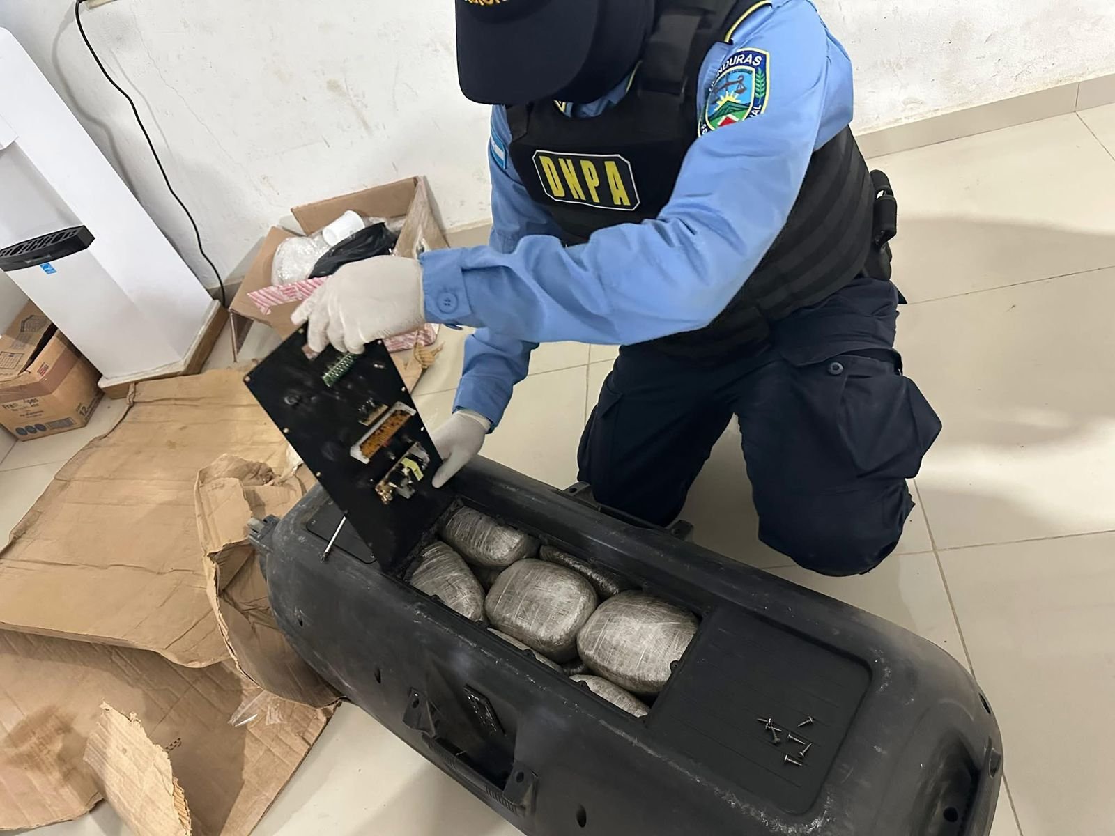 DNPA incauta narcoparlante con 72 paquetes de marihuana enviado por encomienda 1 WhatsApp Image 2025 08 12 at 11.31.05 AM