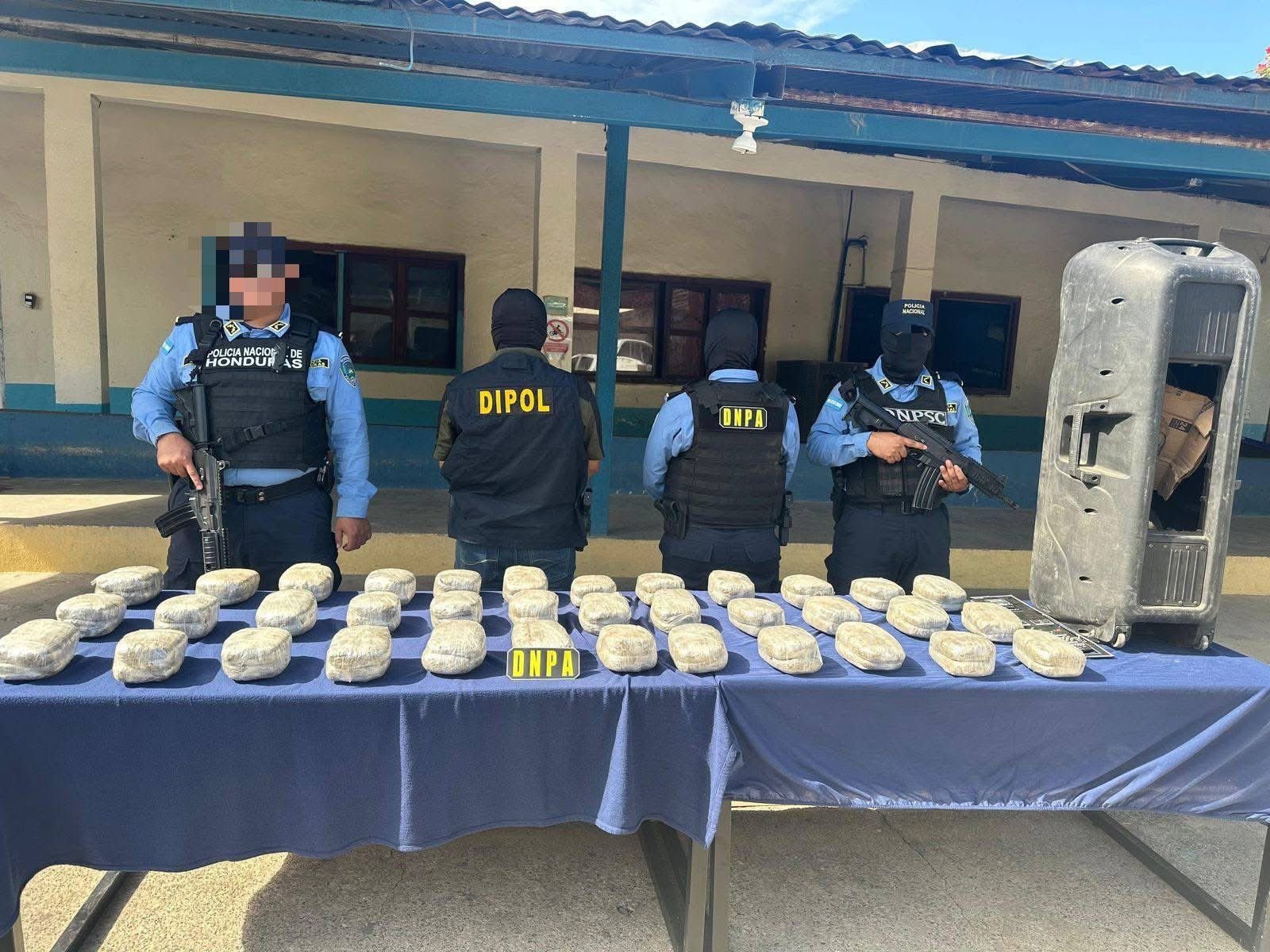 DNPA incauta narcoparlante con 72 paquetes de marihuana enviado por encomienda 2 WhatsApp Image 2025 08 12 at 11.31.06 AM 1