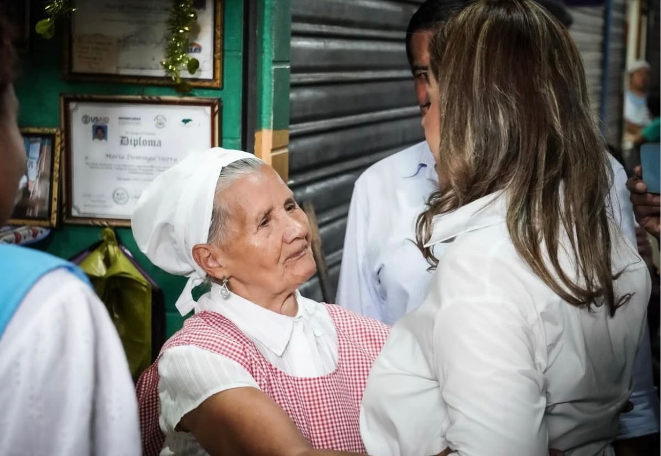 María Antonieta Mejía visita mercados y reafirma compromiso con la comunidad 3 WhatsApp Image 2025 08 12 at 4.40.56 PM 2