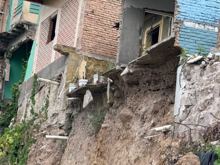 Colonia Guillén sigue en peligro por falla geológica sin soluciones definitivas 3 WhatsApp Image 2025 08 13 at 6.13.31 AM