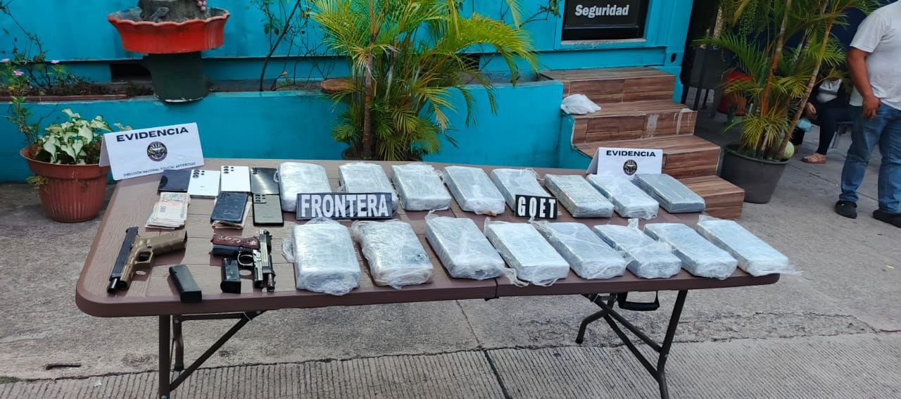 Cinco detenidos en Copán con 16 paquetes de cocaína y armas de fuego 2 WhatsApp Image 2025 08 27 at 11.29.18 AM 1
