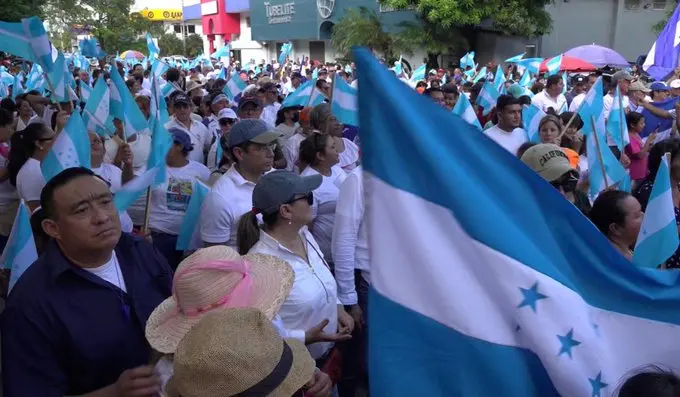 Iglesias convocan a caminata de oración para unir a Honduras 1 caminata iglesias.jpg