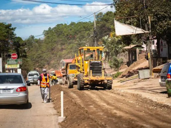 Pobladores de Mateo bloquean carretera hacia Tegucigalpa por abandono de obras 1 carretera mateo.jpg