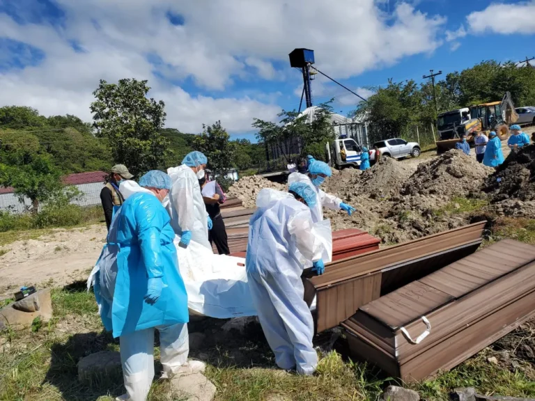 Tercera inhumación de cuerpos no reclamados se lleva a cabo en Tegucigalpa 1 ihnumacion.jpg