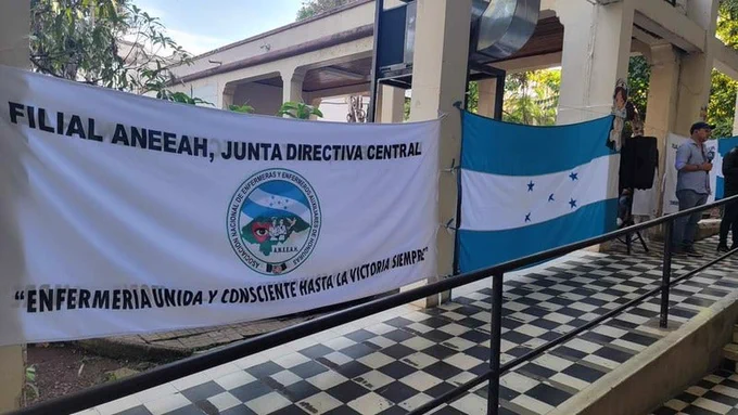 Enfermeras auxiliares se van a huelga progresiva desde el martes 1 paro enfermeras